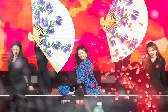 가수 선미가 9월 30일과 10월 1일 사우디아라비아에서 열린 올해 첫 KCON 콘서트에서 공연을 펼친다. [CJ ENM]