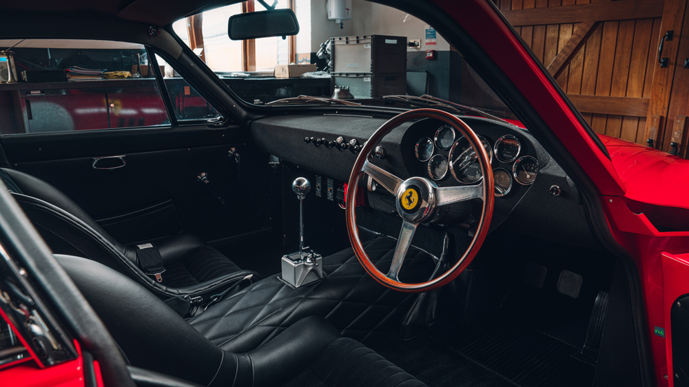 Bell Sport & Classic의 레저 Ferrari 330 LMB의 인테리어 디자인.
