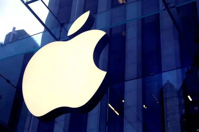한 남자가 미국에서 아이폰 6 배터리 폭발 혐의로 애플을 고소하고있다