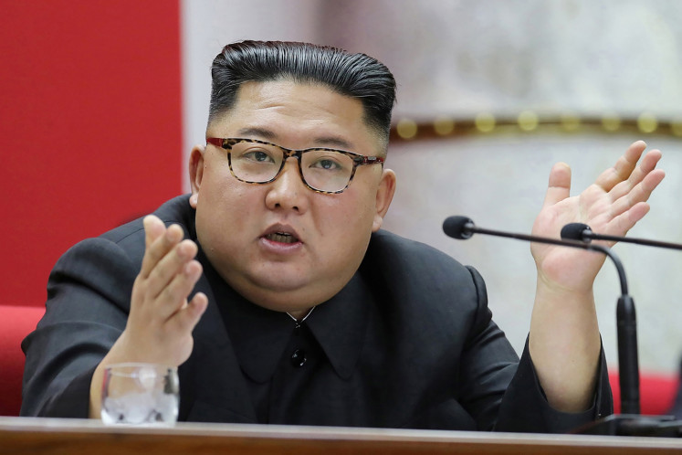 북한의 김정은 지도자는 K-pop이라는 대중 음악 장르의 팬이 아닙니다.  K-pop의 스타일과 가식을 불러 일으켰다. 