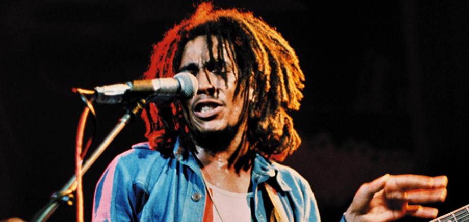 연예 뉴스 검거: 런던 웨스트 엔드의 새로운 뮤지컬 세트에서 들려주는 Bob Marley의 삶의 이야기.  한국의 '오징어 게임'은 Netflix 등에서 가장 큰 오리지널 쇼입니다.