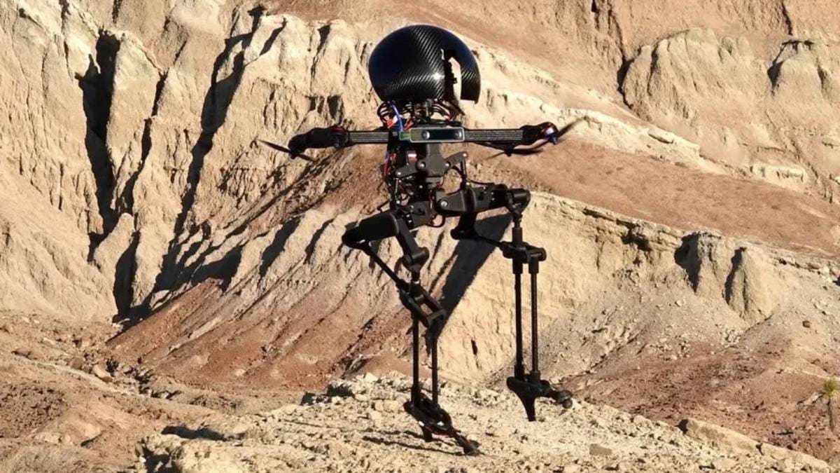 이 이족보행 로봇은 걷거나 날거나 스케이트보드를 탈 수 있습니다.