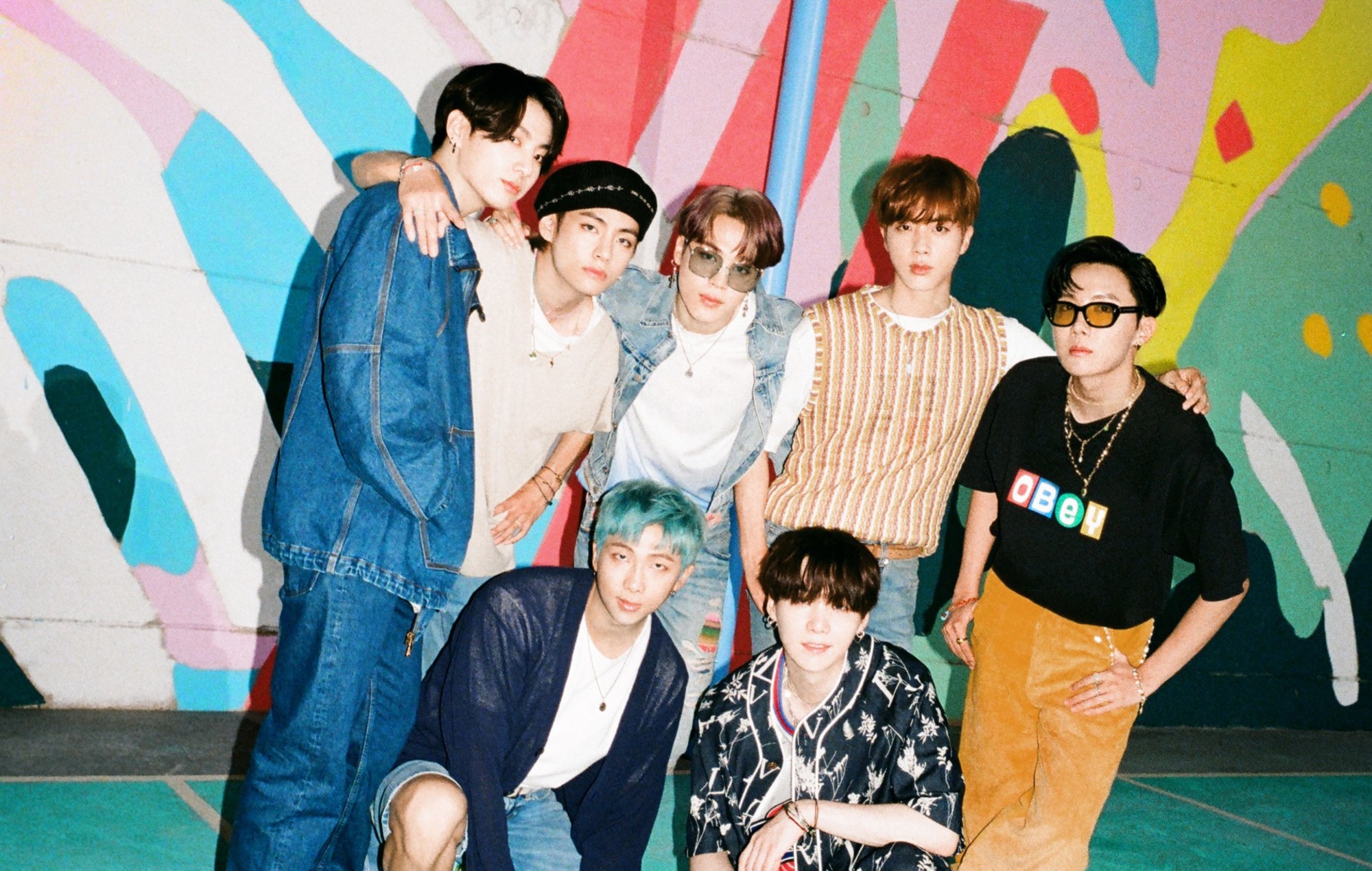방탄소년단(BTS) 소속사 HYBE가 미국과 일본에서 신인 그룹 데뷔 계획을 밝혔다.
