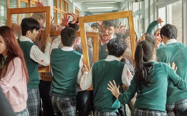 '우리 모두는 죽었다'리뷰: Netflix의 새로운 K-드라마는 올드 스쿨 좀비 장르를 재창조합니다.