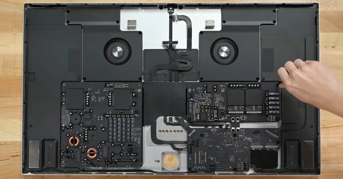 iFixit Apple Studio Display 웹캠, 로직 보드 분해