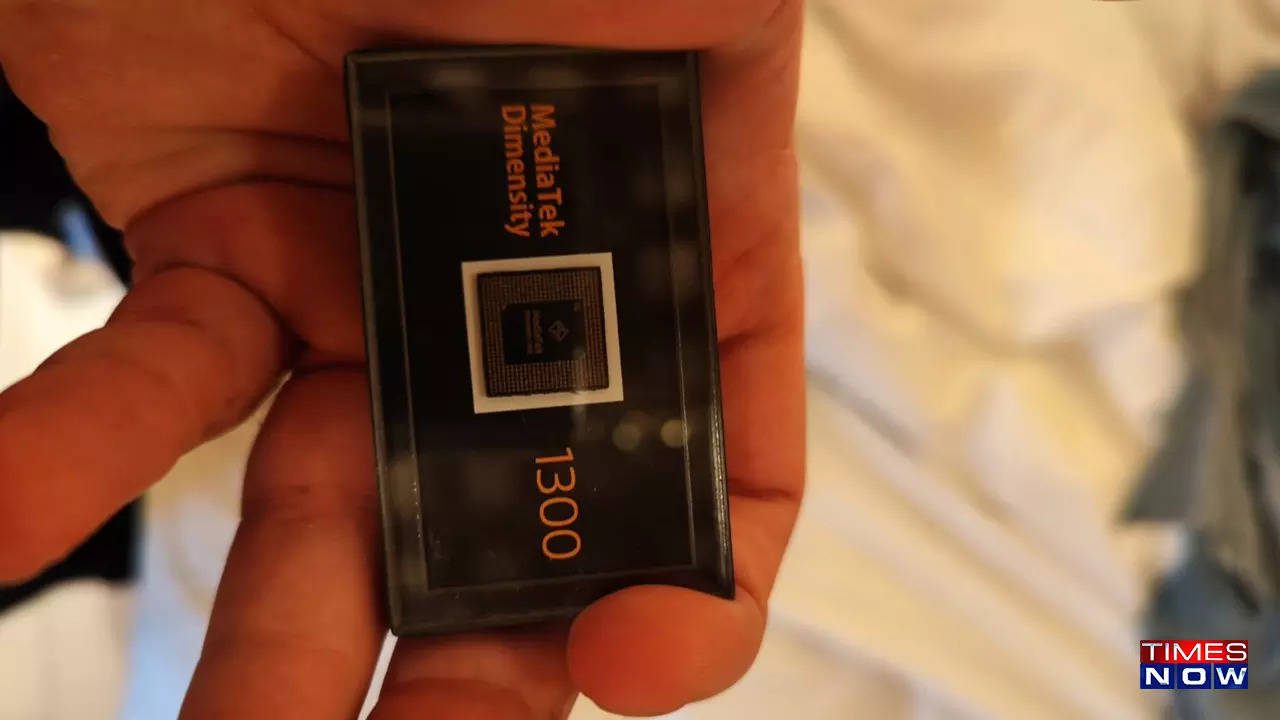 OnePlus Nord 2T는 Mediatek Dimensity 1300 SoC로 구동되는 최초의 스마트폰 중 하나가 될 것입니다.