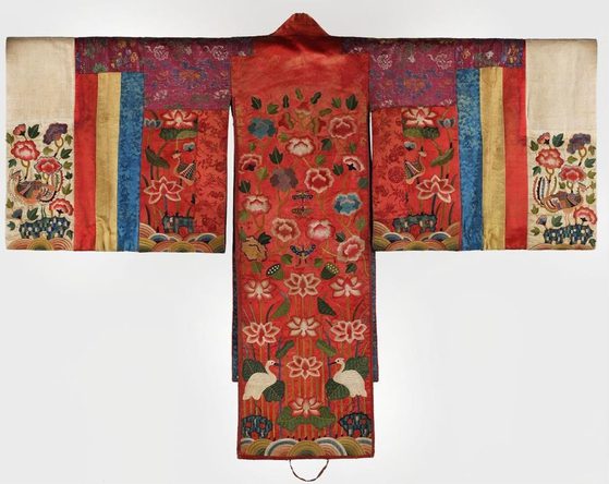 재단은 지난해 그의 기부금이 LA카운티미술관(LACMA)이 소장하고 있는 조선시대(1392-1910) 화롯(한복) 보존처리에 쓰였다고 밝혔다. [LACMA]