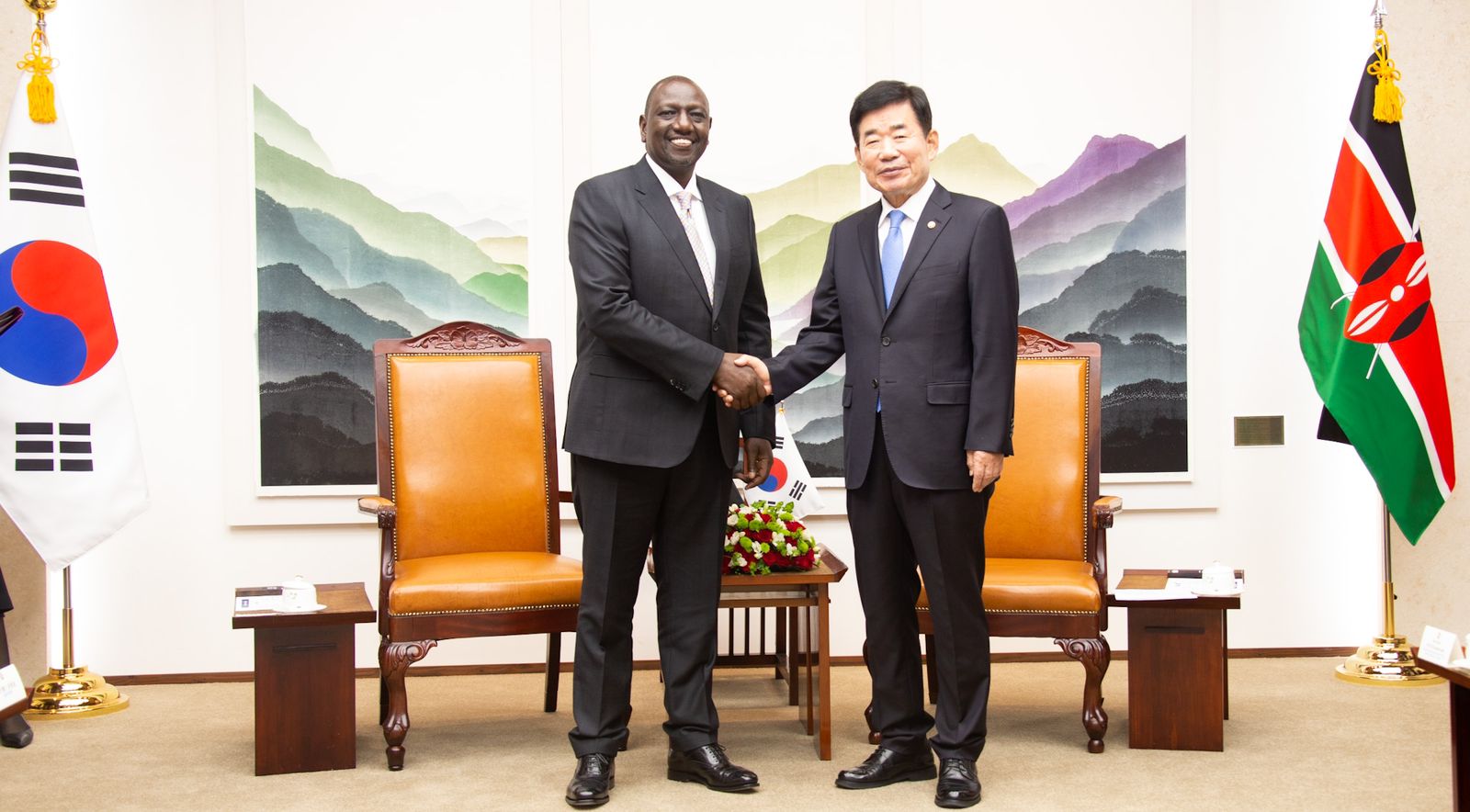Ruto와 Museveni는 동아시아 투어에서 비즈니스 및 기술 제휴를 제공합니다.