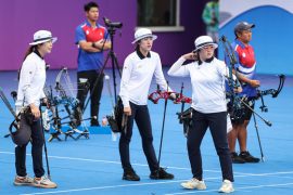 The Korean women's compound team took bronze on Wednesday, claiming the national team's third archery medal at the Hangzhou Asian Games. [NEWS1]