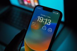 iPhone에 표시되는 내용을 제어하세요.  iOS 17을 통해 민감한 콘텐츠 경고를 켜는 방법 알아보기