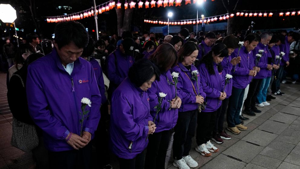 핼러윈 사건 추모를 맞아 한국 유족들이 특별조사를 요구하고 있다.