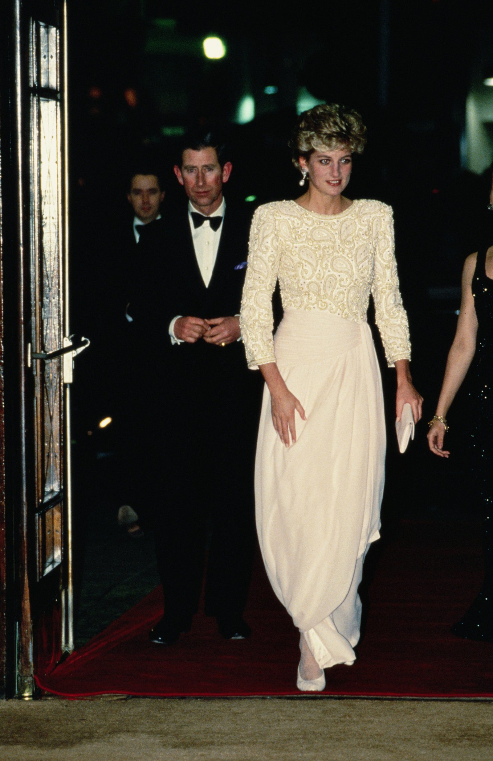 1992년 다이애나 왕세자비와 찰스 왕세자가 로열 버라이어티 쇼에 참석했습니다.