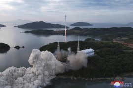 한국, 북한과의 우주 경쟁 속에서 고체연료 로켓 시험