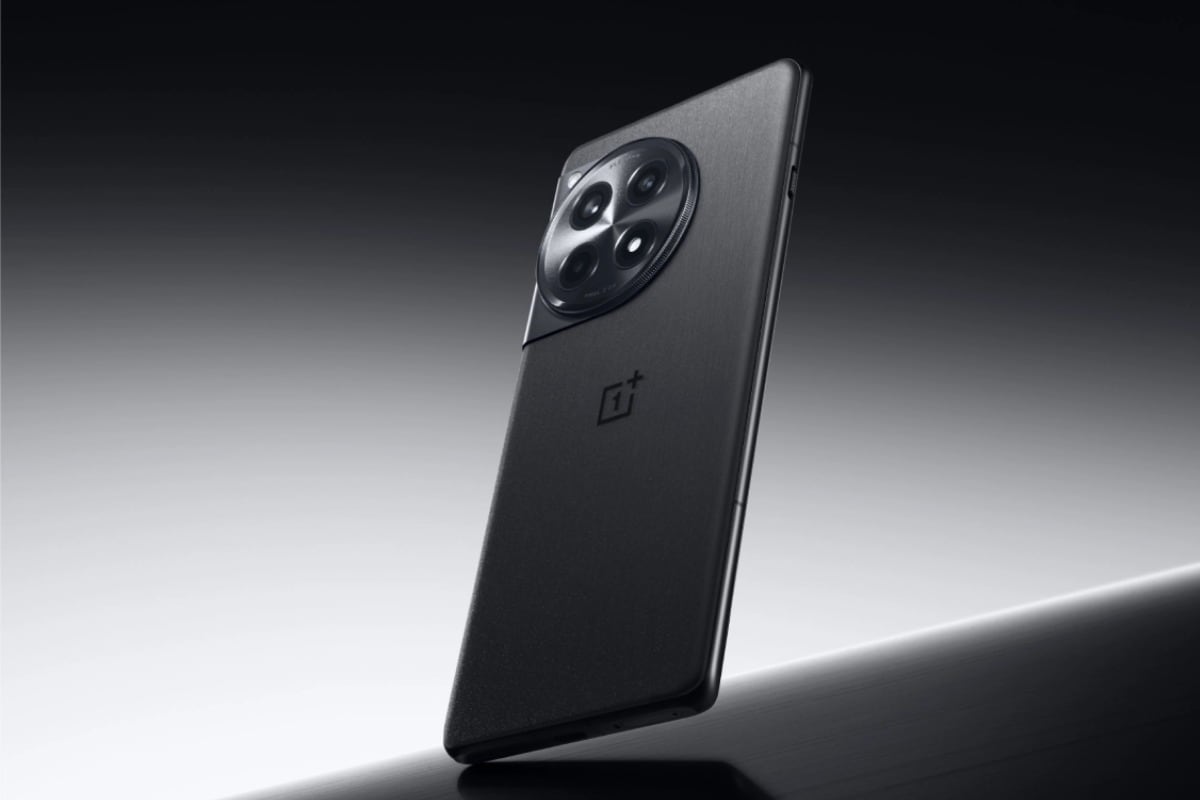 OnePlus 12R은 Amazon에서 구매할 수 있으며, 인도 출시에 앞서 색상 옵션이 공개되었습니다.