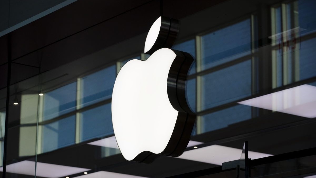 애플은 AI팀을 폐쇄하고 직원 121명에게 전근하지 않으면 해고를 당할 것을 지시했다.