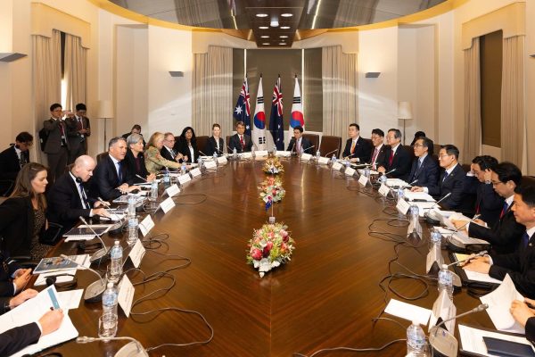 한국은 AUKUS의 두 번째 기둥인 외교관(Diplomat) 가입을 고려하고 있습니다.