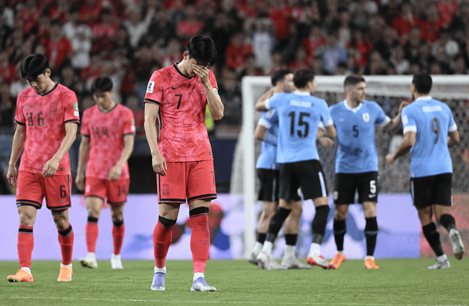 우루과이에 1-4 완패…모레노호, 강호 상대로 드러난 수비 불안